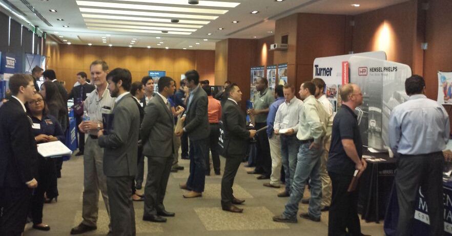Students and employers fill the walkway and pitch themselves at a previous UTSA career fair. Photo  Courtesy of UTSA