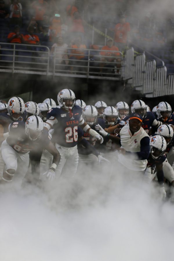 The Roadrunners in the tunnel shortly before running out against Army.Photo by Lindsey Thomas