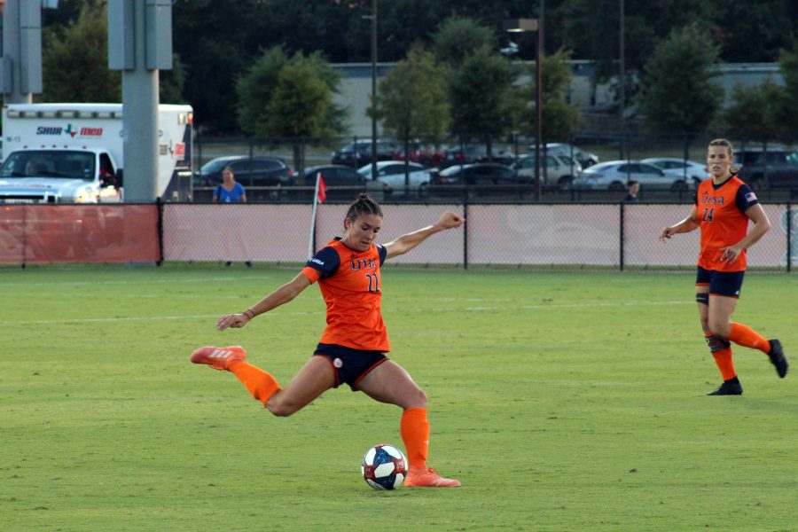 Sarah Bayhi makes an attempt to score a goal against the Lady Techsters. Photo by Julia Maenius