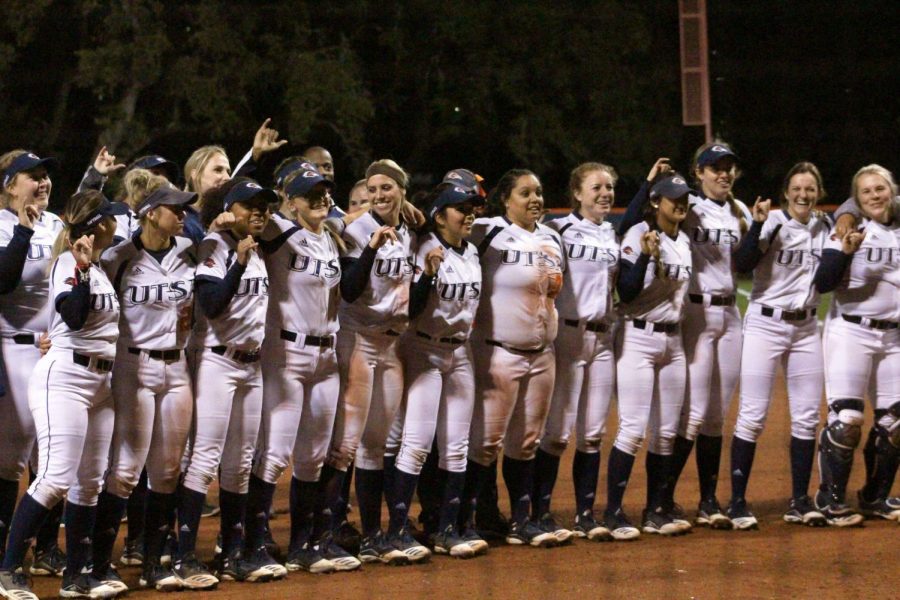 The Roadrunners sing the UTSA Alma Mater after a 6-2 victory over the Houston Baptist University Huskies on Feb. 12 at Roadrunner Field. Photo by Julia Maenius.