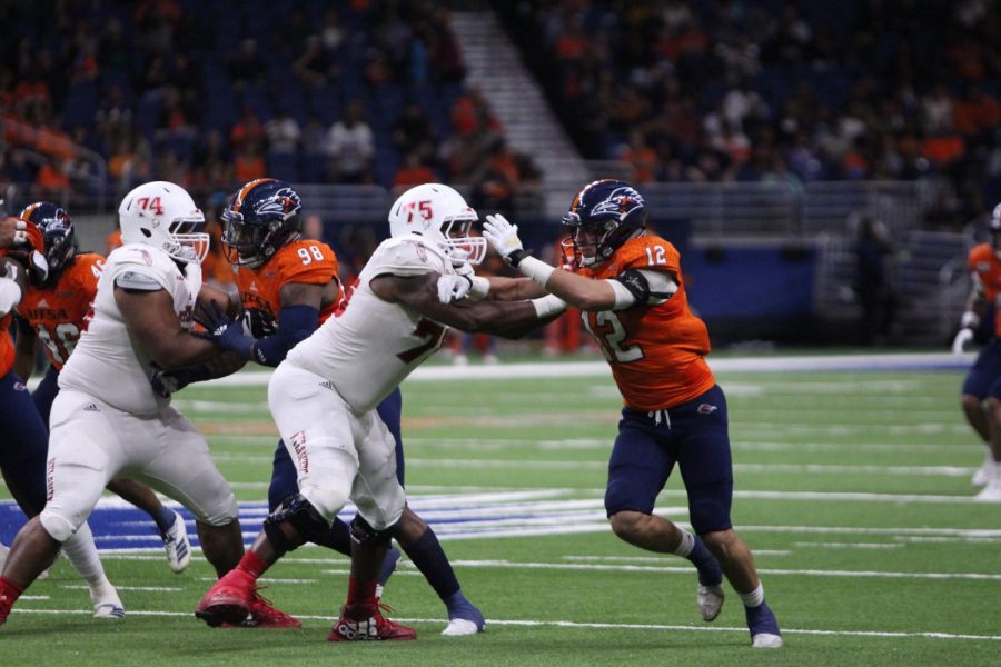 Linebacker Andrew Martel attempting to shed a block from an FAU Owl in the last game of the 2019 season. 