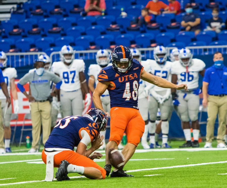 Hunter Duplessis kicks a field goal against the Middle Tennessee Blue Raiders. Duplessis has yet to miss a field goal or extra point this season. He is an elite talent at the college level. 