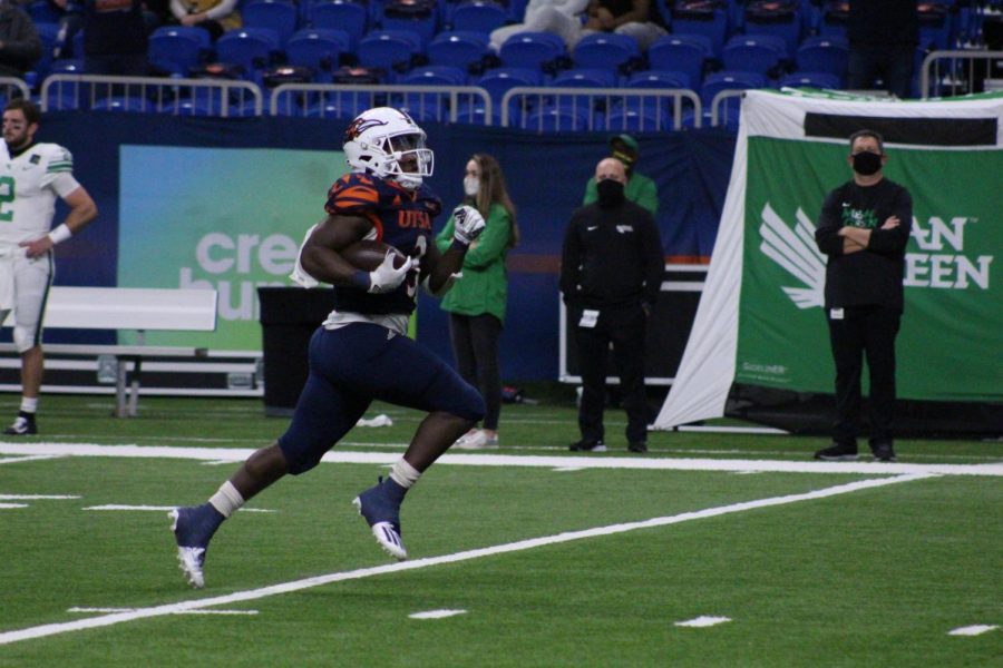 Sincere McCormick breaks away for a long touchdown run against North Texas on November 28th. McCormick would set the single game rushing record for UTSA in the win with 251 yards on the ground.