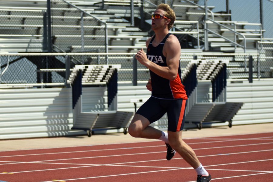 Justin+Wright+keeps+a+steady+pace+while+competing+in+a+meet.+Wright%2C+a+multi-discipline+specialist%2C+finished+third+in+the+Heptathlon+at+the+C-USA+Indoor+Track+%26+Field+Championships.