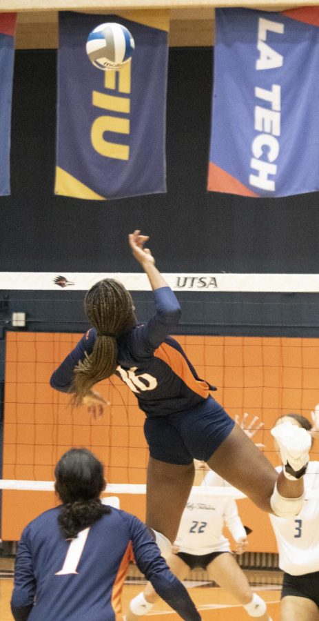 Amanda Ifeanyi executes a slide hit during a game earlier this season. Ifeanyi has appeared in 18 matches for UTSA this season and recorded 111 kills. Dalton Hartmann/The Paisano