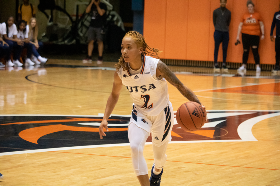 Jadyn+Pimentel+surveys+the+court+during+UTSA%E2%80%99s+season+opener+against+Stephen+F.+Austin.+Pimentel%2C+a+graduate+transfer+from+Lamar%2C+played+a+key+role+in+the+%E2%80%98Runners%E2%80%99+first+win+of+the+season+over+UIW+on+Sunday+afternoon%2C+recording+seven+points%2C+three+assists+and+two+rebounds.