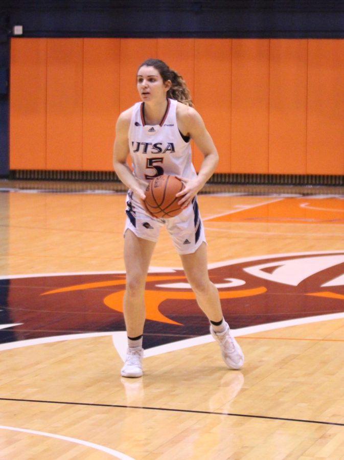 Yuliyana+Valcheva+surveys+the+court+during+a+game+against+UTEP+last+week.+The+senior+from+Varna%2C+Bulgaria+is+averaging+3.2+points+and+3.6+rebounds+per+game+this+season+for+UTSA