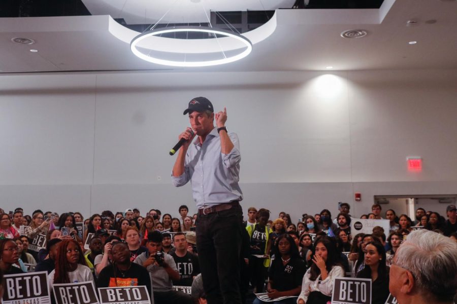 Beto for Texas: Beto spends first day of his college tour at UTSA