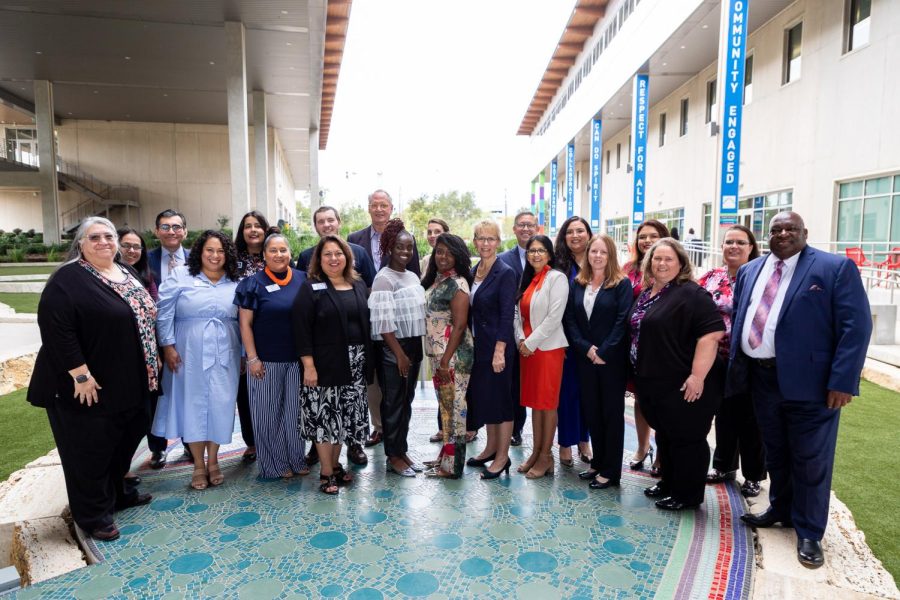 The new Promise-to-Promise program, which builds on the Partnership
between UTSA and Alamo Colleges, was announced during an event at the
Alamo Colleges District Support Operations Building.