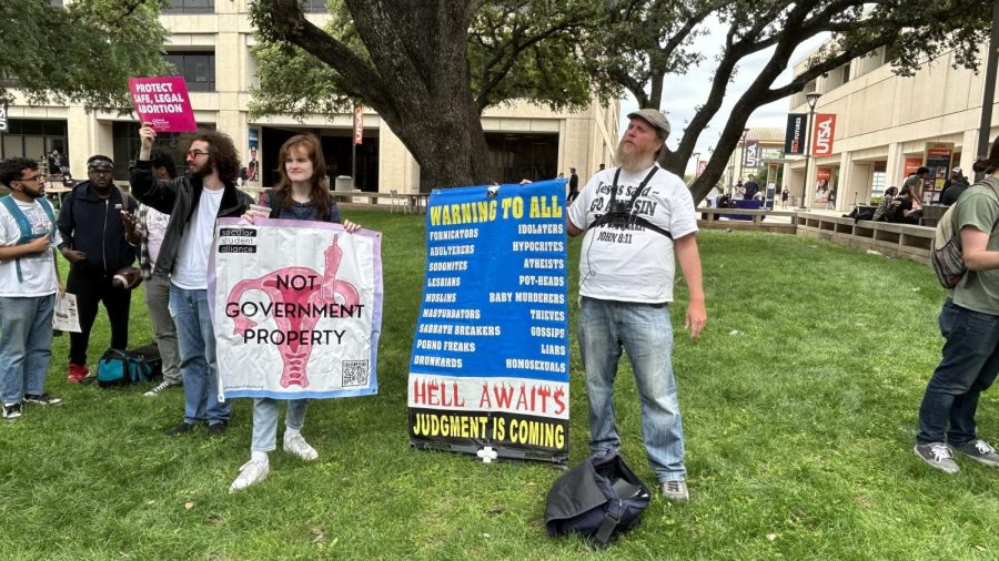 Traveling ‘street preacher’ draws counter-protesters, UTSA PD and Dean of Students