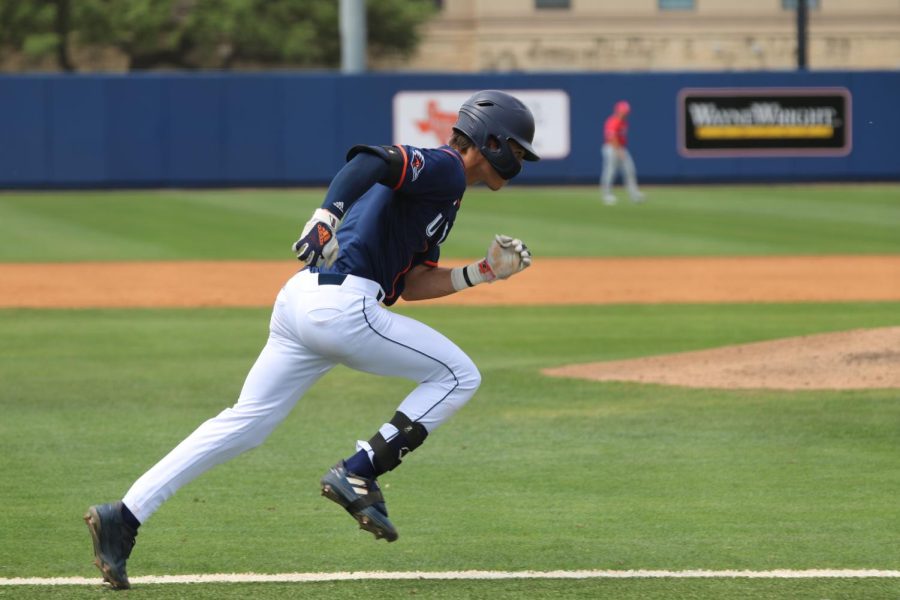 UTSA outlasts WKU in game one of conference series