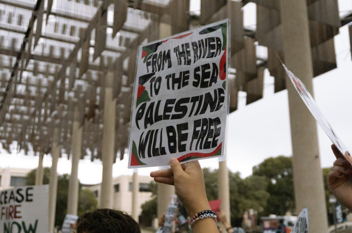 Students call for ceasefire in Gaza at the Sombrilla