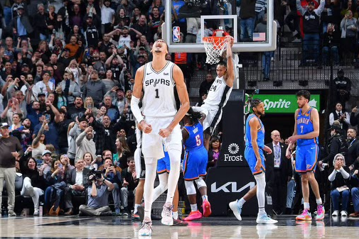 Spurs return home with upset win over Thunder