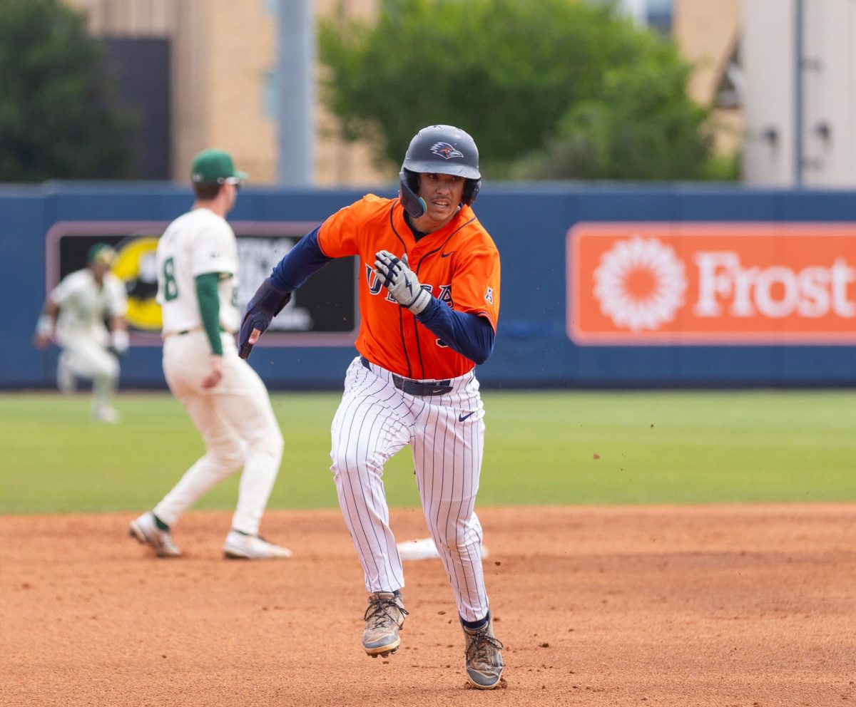 Baseball continues historic winning streak against Tulane
